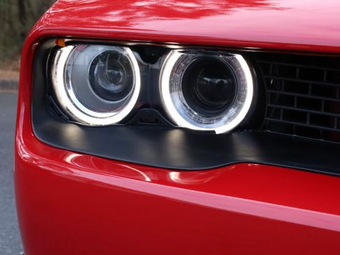 Used 2016 Dodge Challenger SRT w/ Technology Group image 29