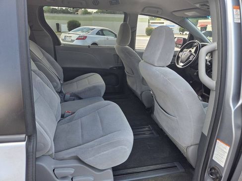 Used 2017 Toyota Sienna LE FWD image 13