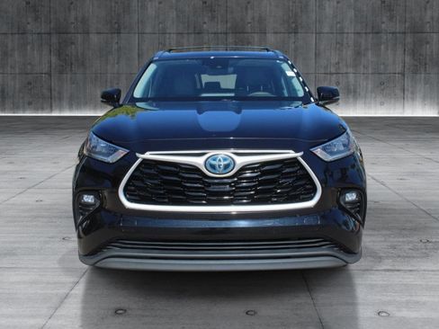 Used 2020 Toyota Highlander XLE FWD image 9