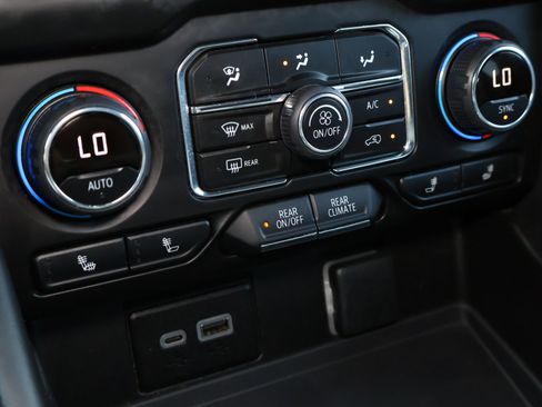Used 2024 Chevrolet Suburban LT AWD/4WD image 21