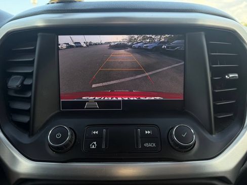 Used 2022 GMC Acadia SLE w/ Driver Convenience Package FWD image 14