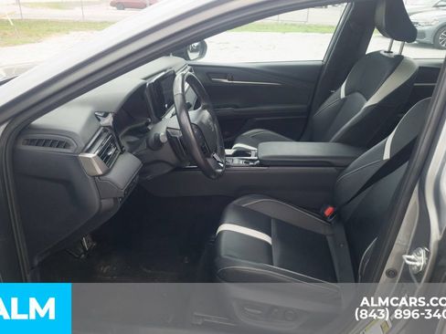 Used 2025 Toyota Camry SE FWD image 6