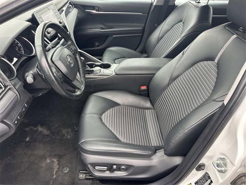 Used 2023 Toyota Camry SE image 19