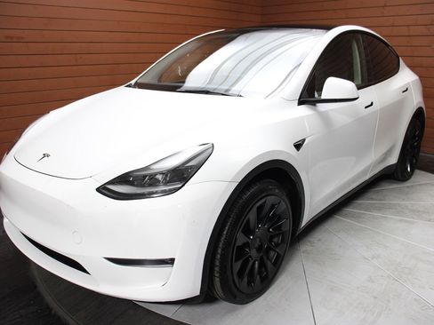 Used 2023 Tesla Model Y Long Range image 6