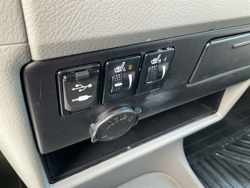 Used 2015 Toyota Sienna XLE w/ XLE Navigation Package image 23