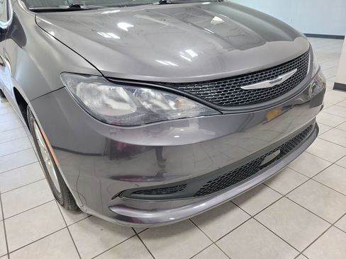 Used 2023 Chrysler Voyager LX image 26