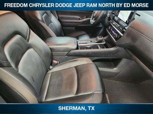 Used 2023 Nissan Pathfinder SL w/ Black Appearance Package FWD image 9