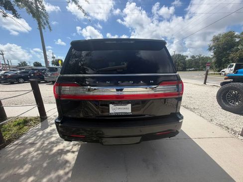 Used 2018 Lincoln Navigator Select RWD image 7