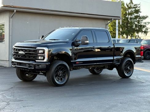 Used 2024 Ford F250 Lariat w/ Black Appearance Package AWD/4WD image 8