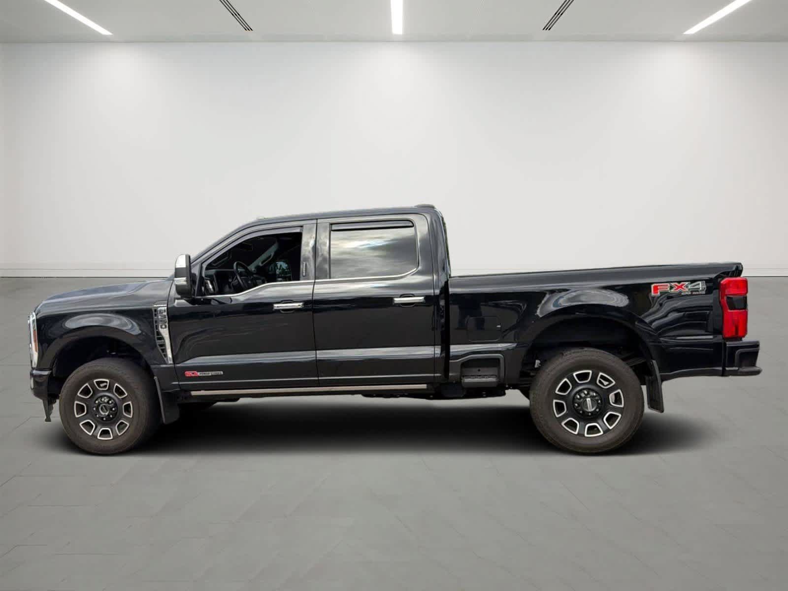 Used 2024 Ford F350 Platinum w/ FX4 Off-Road Package AWD/4WD image 2