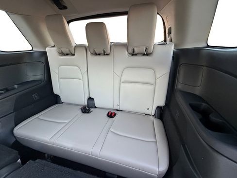Used 2024 Nissan Pathfinder SL FWD image 21