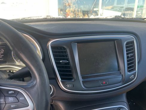 Used 2015 Chrysler 200 Limited w/ Convenience Group image 7