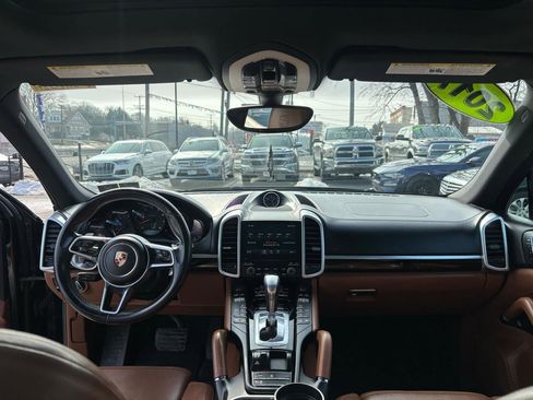 Used 2017 Porsche Cayenne Platinum Edition image 13
