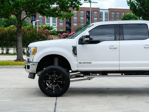 Used 2017 Ford F250 Lariat w/ FX4 Off-Road Package AWD/4WD image 11