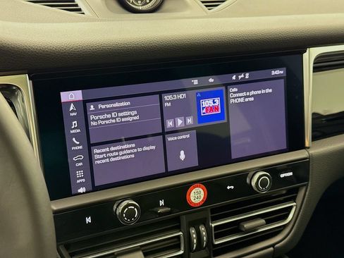 Certified 2025 Porsche Macan AWD/4WD image 19