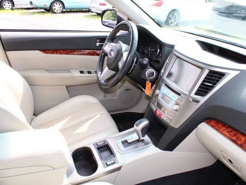 Used 2011 Subaru Outback 2.5i Limited AWD/4WD image 12