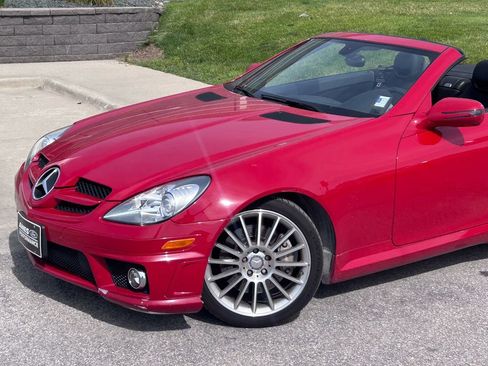Used 2011 Mercedes-Benz SLK 300 image 2
