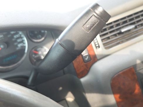 Used 2008 Chevrolet Suburban LT image 42