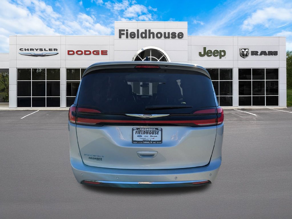 Used 2024 Chrysler Pacifica Touring-L FWD image 6