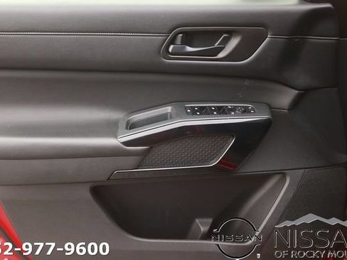 Used 2024 Nissan Pathfinder SV AWD/4WD image 8