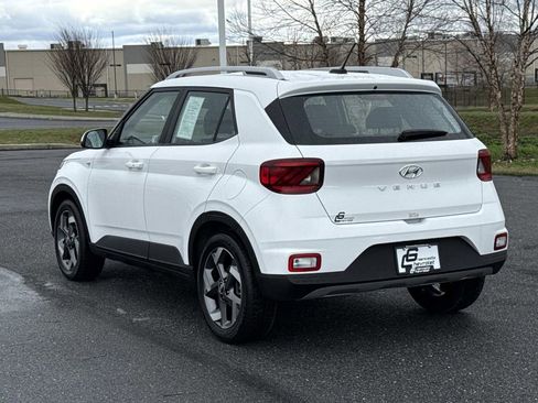 Used 2025 Hyundai Venue SEL FWD image 27