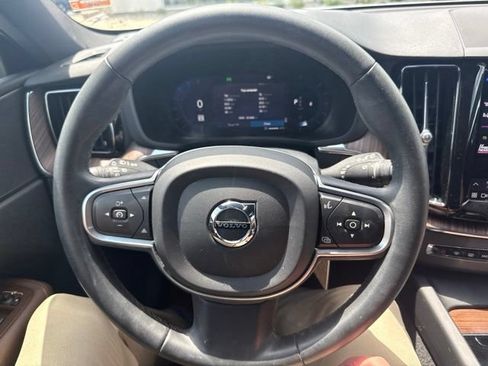 Used 2022 Volvo XC60 B5 Momentum AWD/4WD image 13