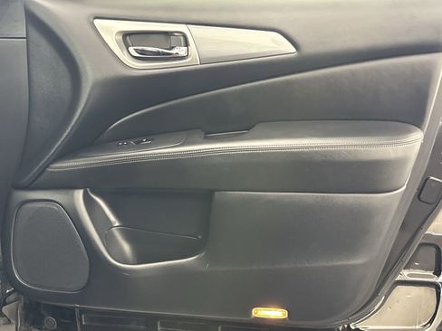 Used 2019 Nissan Pathfinder SL image 34