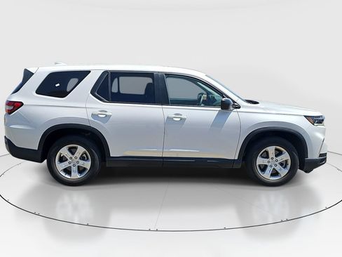 Used 2024 Honda Pilot LX image 4