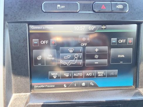Used 2015 Ford F150 Lariat w/ Equipment Group 502A Luxury AWD/4WD image 26