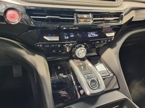 Used 2025 Acura MDX SH-AWD image 13