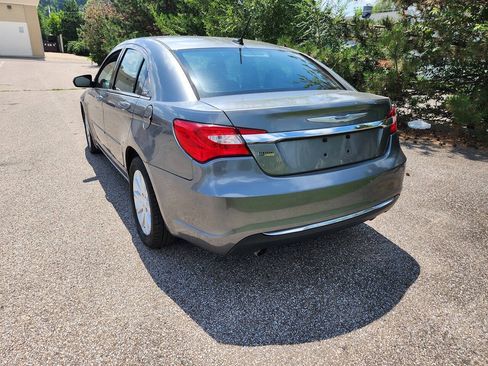 Used 2012 Chrysler 200 Touring FWD image 15