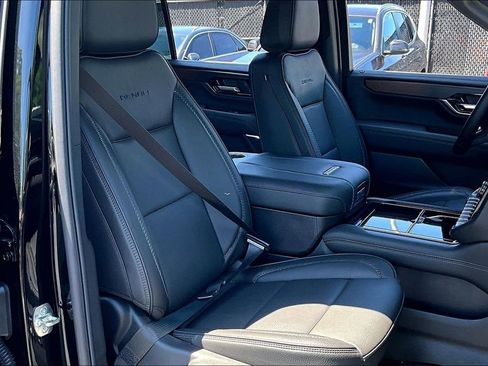 Used 2025 GMC Yukon Denali w/ LPO, Floor Liner Package AWD/4WD image 30