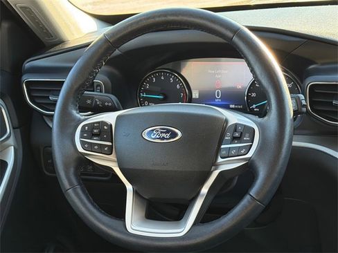 Used 2022 Ford Explorer XLT w/ Equipment Group 202A image 13
