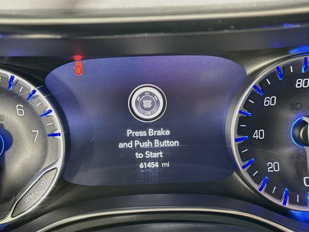 Certified 2025 Chrysler Pacifica Limited FWD image 20