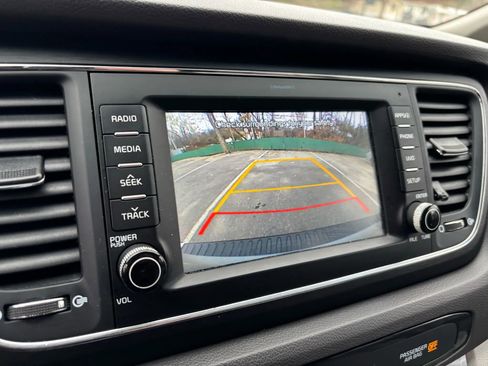 Used 2017 Kia Sedona LX w/ LX Essentials Premium Package image 34