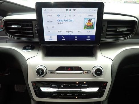 Used 2024 Ford Explorer XLT w/ Class IV Trailer Tow Package image 29