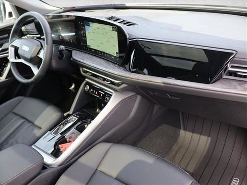 Used 2025 Audi Q5 Premium w/ Premium Plus AWD/4WD image 24
