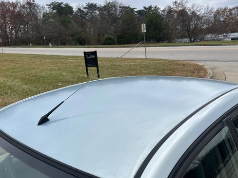 Used 2005 Honda Civic Hybrid Sedan image 11