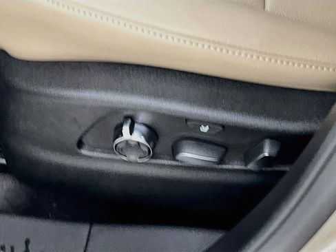 Used 2024 Cadillac XT4 Premium Luxury w/ Technology Package FWD image 16