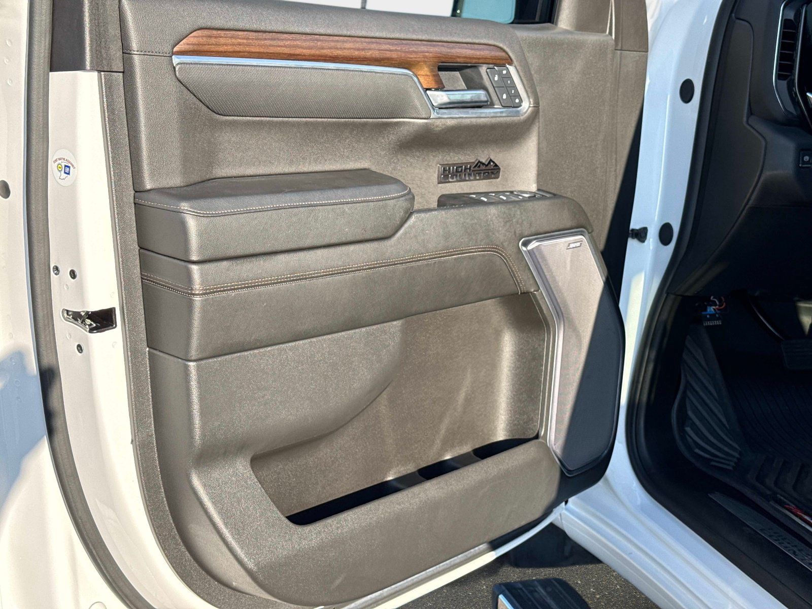 Used 2025 Chevrolet Silverado 1500 High Country w/ Technology Package AWD/4WD image 19