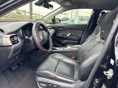 Used 2021 Toyota C-HR Limited FWD image 3