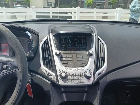Used 2015 GMC Terrain SLE FWD image 15