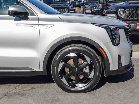 Certified 2025 Kia Sorento SX Prestige image 9