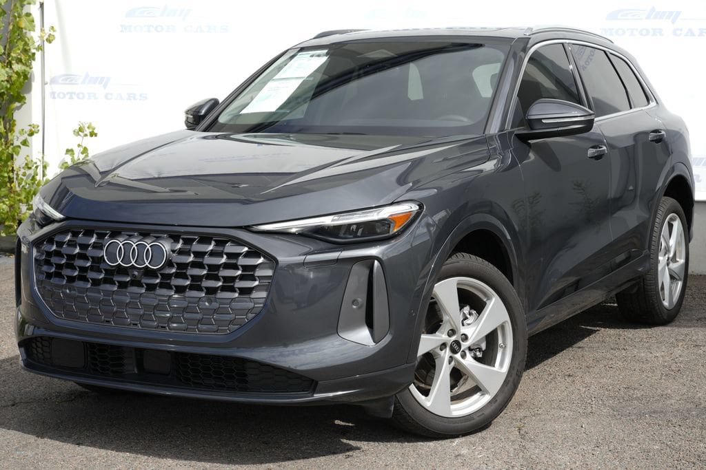 Used 2025 Audi Q5 Premium Plus w/ Premium Plus AWD/4WD image 2