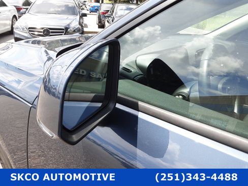 Used 2021 Volvo XC40 T4 Momentum image 10