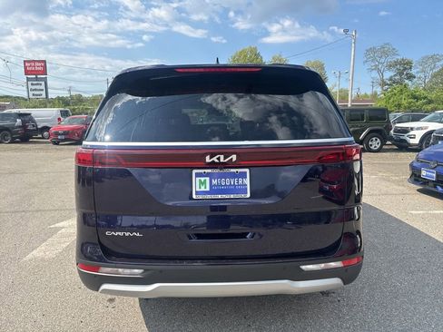 Used 2024 Kia Carnival LX FWD image 6