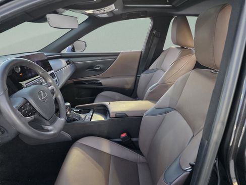 Used 2024 Lexus ES 350 w/ Premium Package image 9