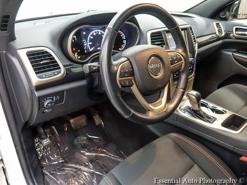 Used 2016 Jeep Grand Cherokee Laredo 75th Anniversary AWD/4WD image 10