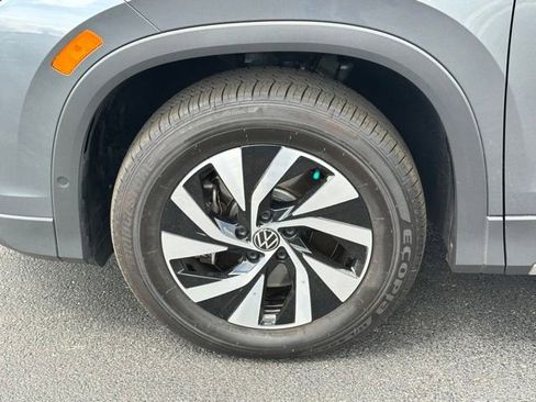 Certified 2025 Volkswagen Tiguan S AWD/4WD image 9