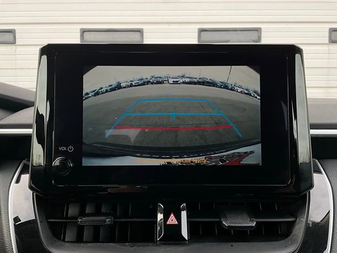 Used 2025 Toyota Corolla LE image 27